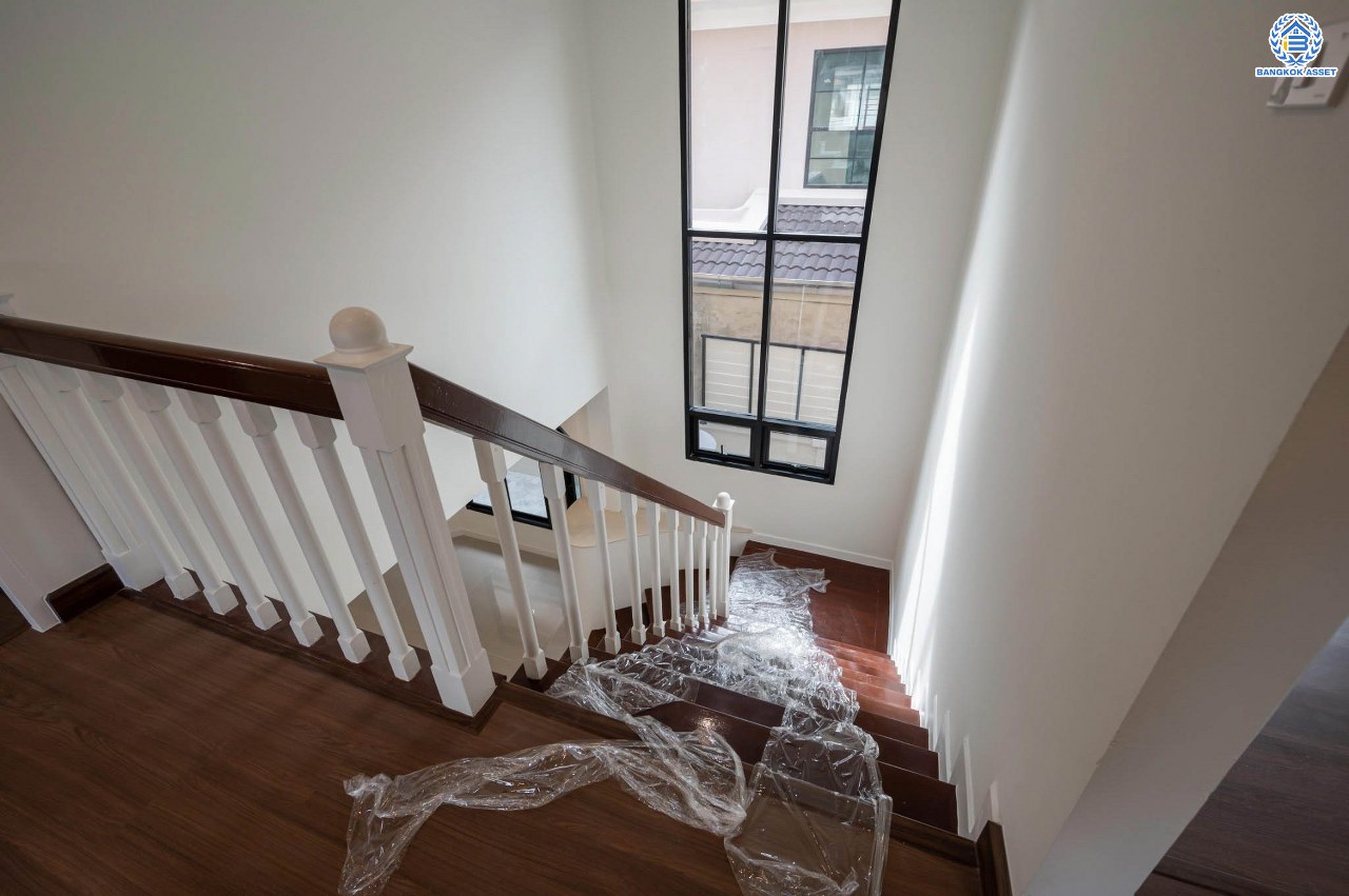 บ้านมือสองตกแต่งใหม่  โครงการ ธารา ราชพฤกษ์-ปิ่นเกล้า บ้านสวย พร้อมอยู่ เนื้อที่ 88.2 ตร.ว. ฟังก์ชัน 3 ห้องนอน 4 ห้องน้ำ 1 ห้องแม่บ้าน จอดรถได้ 2 คัน บนทำเลเชื่อมต่อถนนกาญจนาภิเษก ใกล้รถไฟฟ้าสายสีแดง "สถานีตลิ่งชัน" และจุดขึ้นทางด่วน "ศรีรัช" รายล้อมด้วยสิ่งอำนวยความสะดวกครบครัน